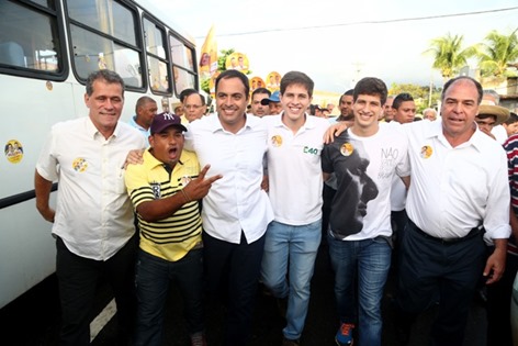 Caminhada-da-Frente-Popular-contou-com-o-reforço-de-João-e-Pedro-filhos-do-ex-governador-Eduardo-Campos